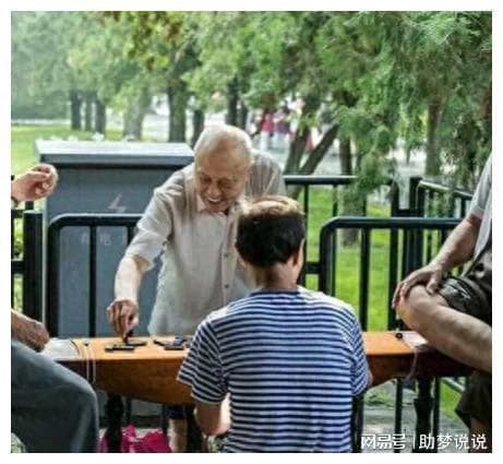 56岁退休者的财务规划指南：让6000元养老金发挥最大价值