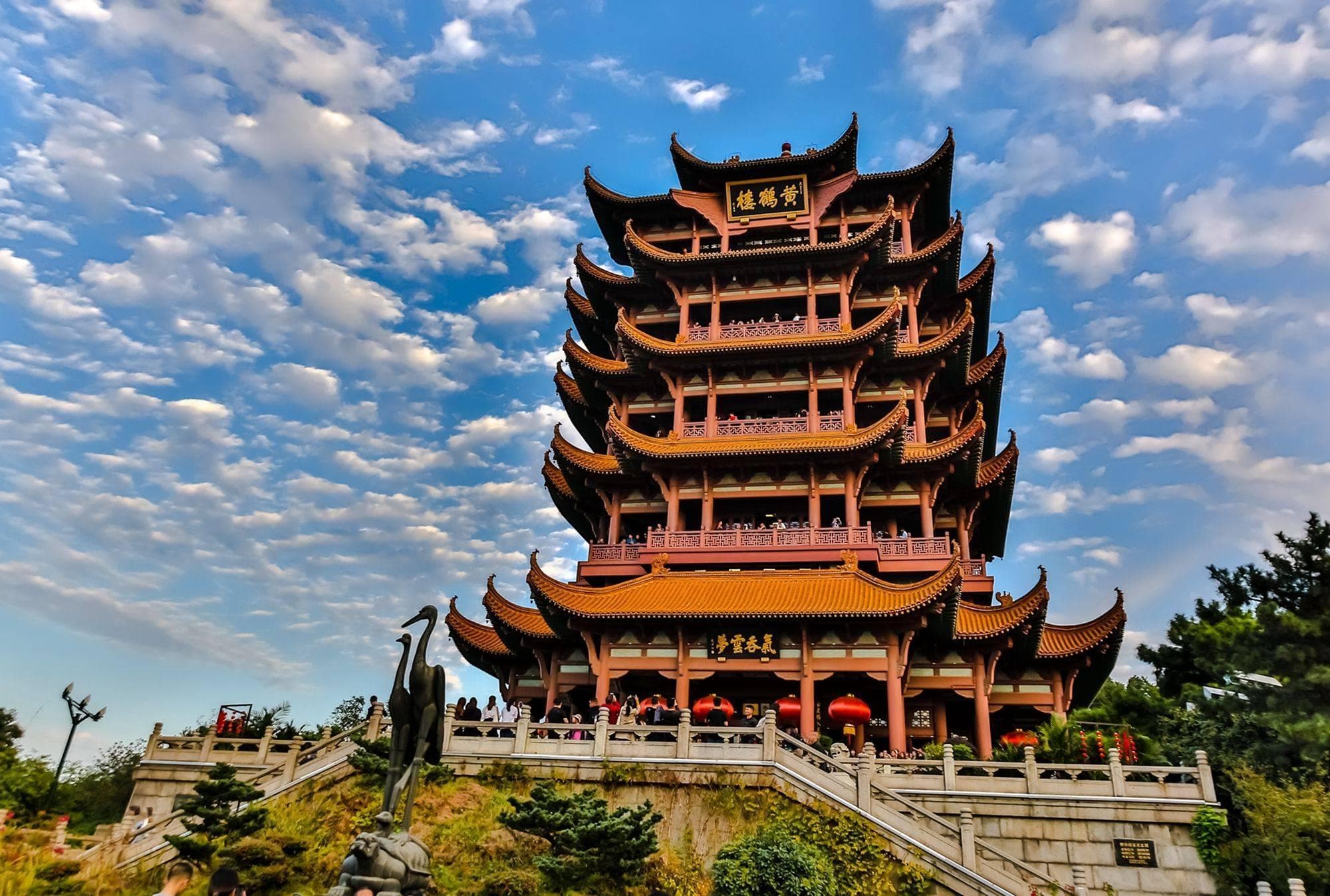 黄鹤楼：古诗中的名胜，现实中的瑰宝