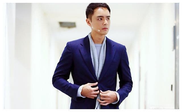 从金钟奖主持到"油腻"标签：明道的演艺之路