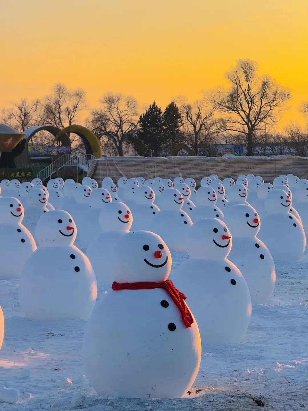 西安兵马俑与哈尔滨雪人俑：南北文化碰撞的独特魅力