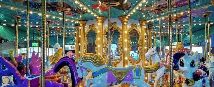 在五彩斑斓的欢乐世界里，游乐园究竟藏着哪些奇妙元素？