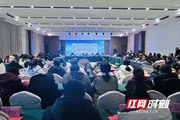渌口区城郊学区召开毕业学科教师誓师会