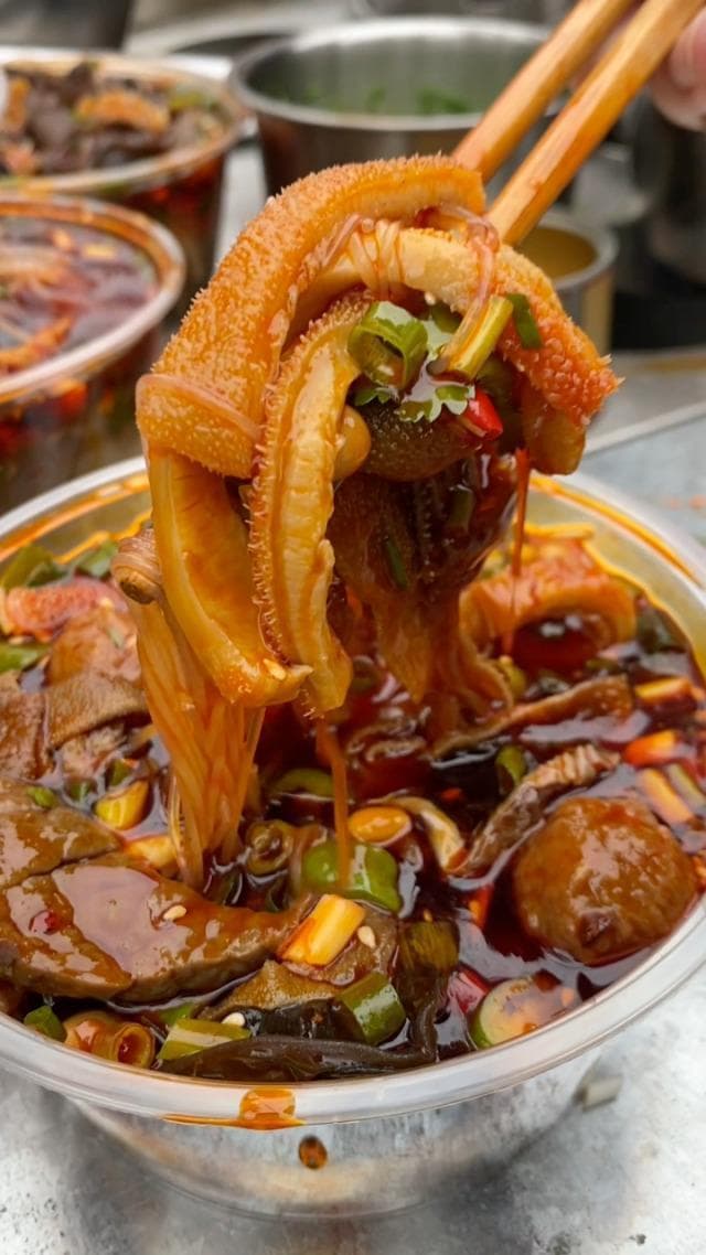 品味地道卤牛杂：传统美食的味蕾盛宴