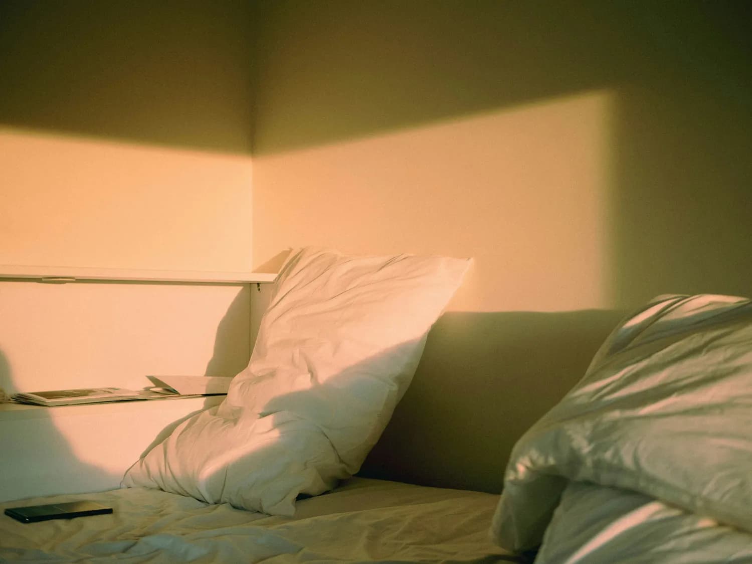 揭秘“脚朝西头朝东”睡眠迷思