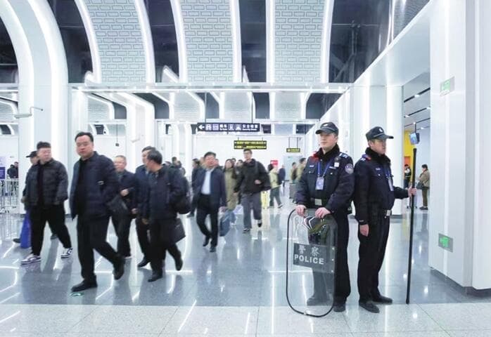 太原地铁1号线开通：公安部门实施"一站一策"保障安全运行