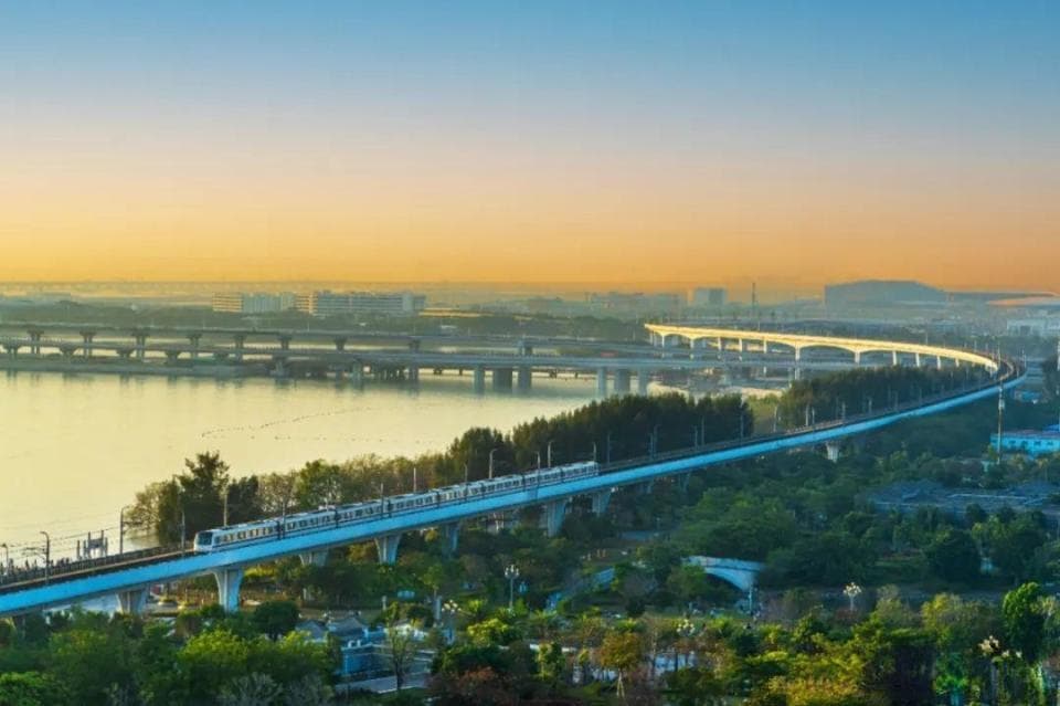 2004～2024：深圳地铁穿山越海，城市动脉的成长与蝶变