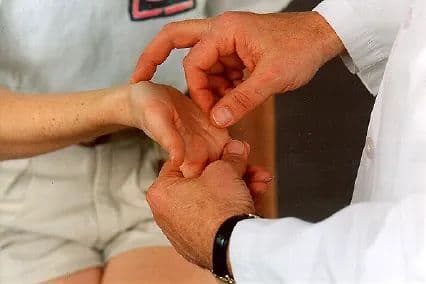 半夜被手麻醒？可能是这种疾病