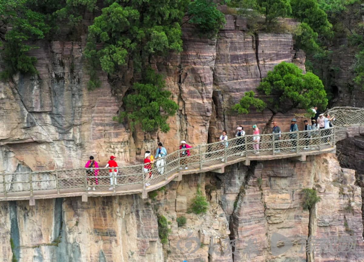 悬空栈道、峡谷漂流、网红瀑布：南太行夏日游玩攻略