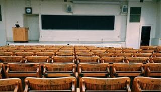 文凭、技能与地位：如果学到的知识用不上 我们为何还要上大学？