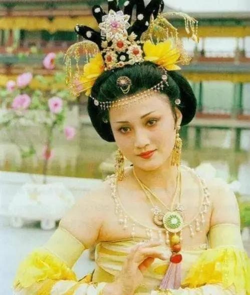 一骑红尘妃子笑：杨贵妃与唐玄宗的荒唐往事