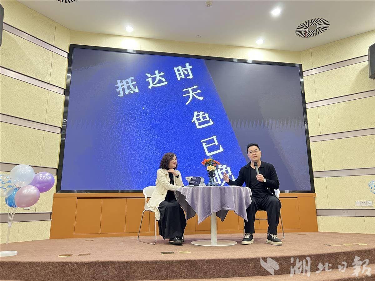 在图书馆的春风里，与诗歌漫游