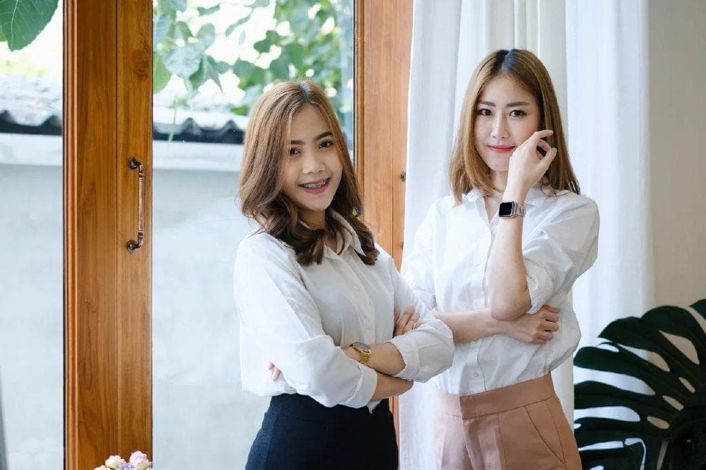 如何处理志愿者活动中的冲突和问题，确保和谐与团队合作？