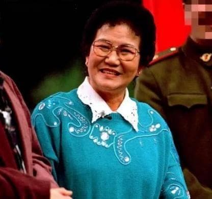赵丽蓉：两次守寡、痛失爱女，用欢笑感动中国