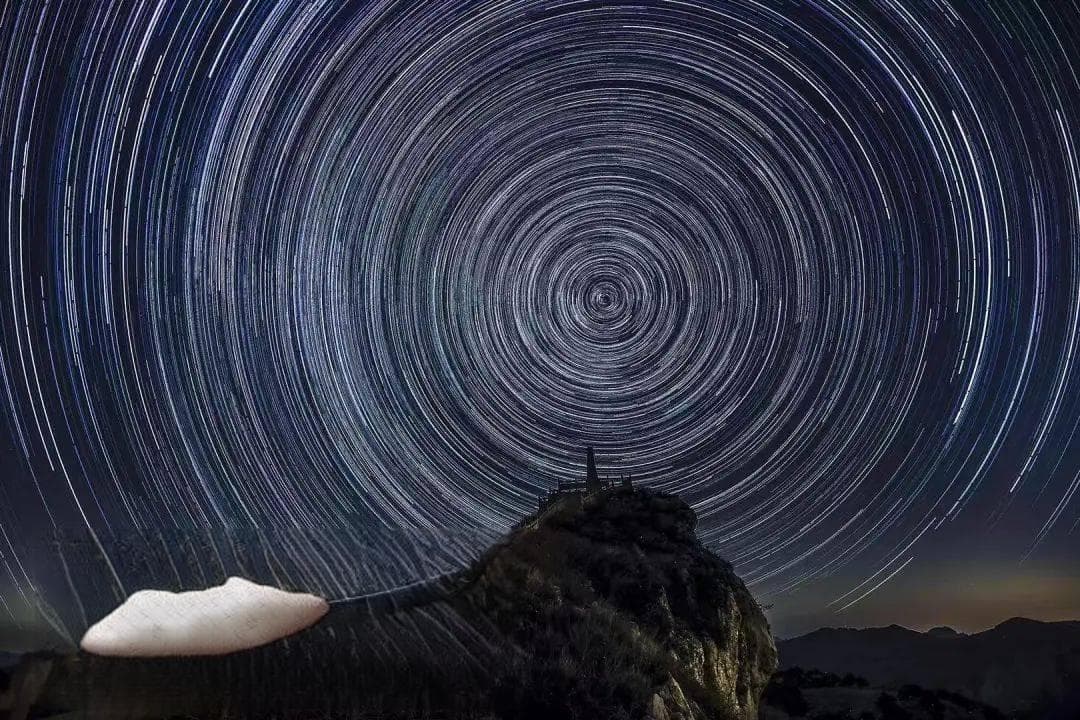 星轨拍摄指南：器材准备与参数设置详解