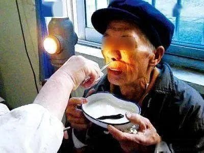 水蛭吸血真的能从皮肤进入到人体内寄生吗？