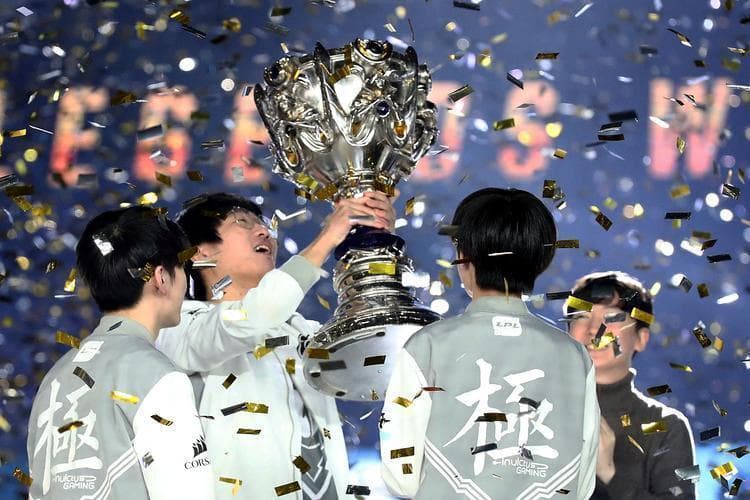 BLG痛失冠军，今年LPL国际赛事全年无冠，自元年以来首次！