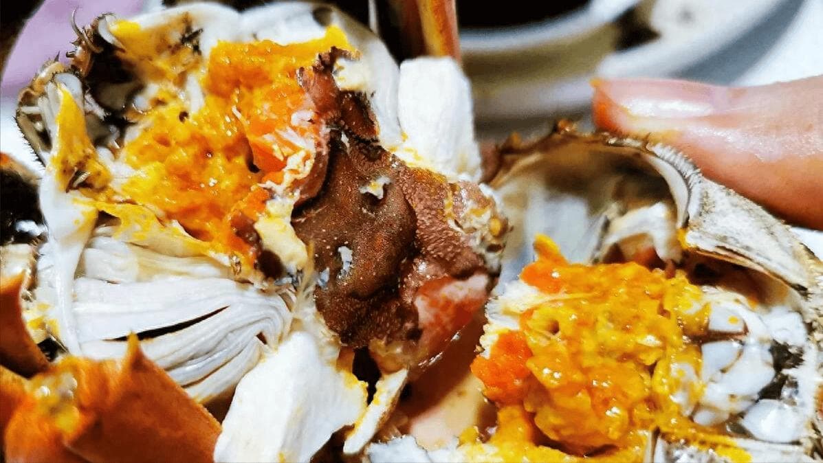 螃蟹要蒸多久？用冷水还是热水？很多人做错，难怪螃蟹断腿又流黄