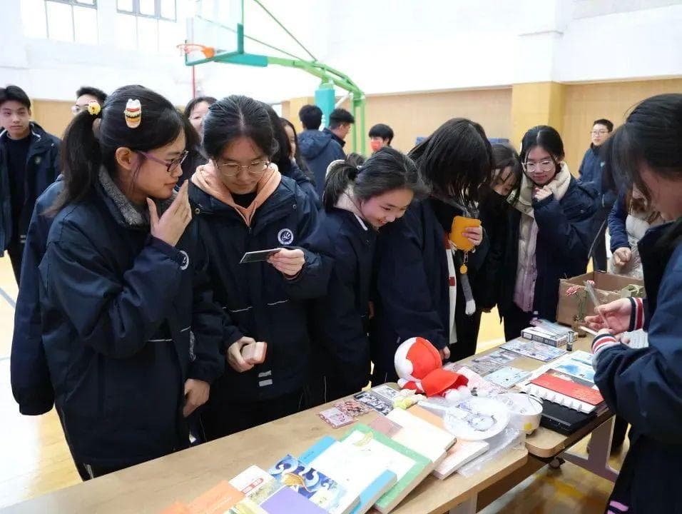 践行雷锋精神，徐汇学子做新时代好少年！