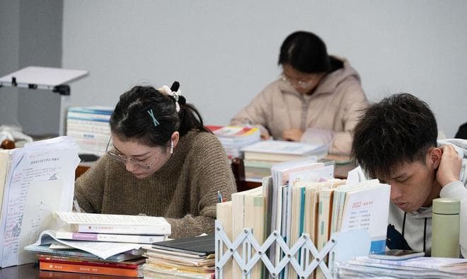 2025年考研国家线公布，经济学323，管理学333，分数线大幅下降！