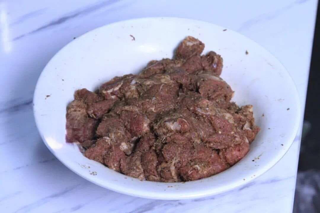 烧烤达人必收！各类烧烤食材腌料配方及烧烤技巧全攻略