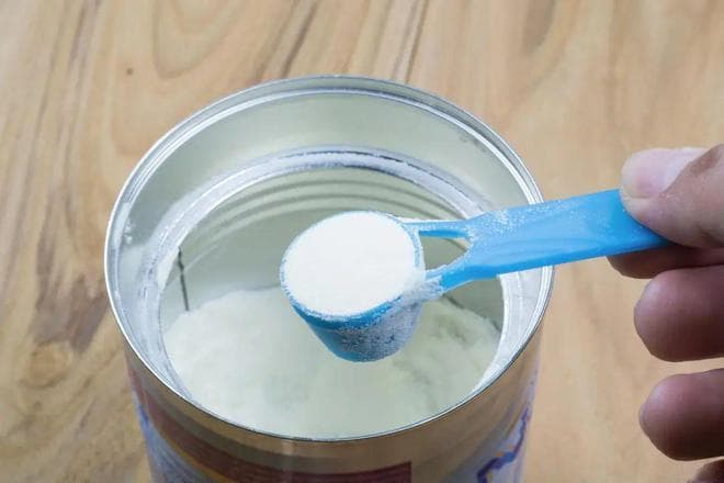 奶粉冲泡有讲究，水温多少度最好？这几招轻松搞定小宝贝！