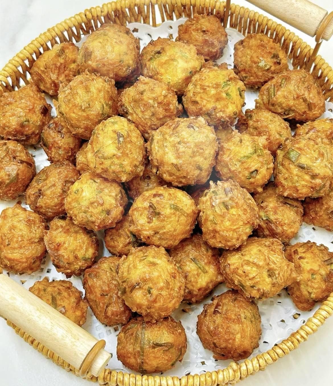 教你在家制作北方传统小吃：酥脆萝卜丸子