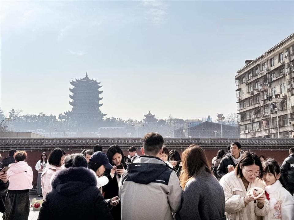 跟着春晚游武汉，这些网红景点旁的地铁站客流激增