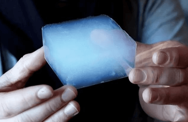 世界上最轻的固体材料居然长这样，99.8%都是空气！