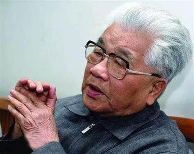 他是深圳首任市委书记，当过广东省委书记，晚年捐3亿，96岁去世