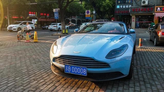 车牌号的编码规则是什么，为什么没有字母O和I？