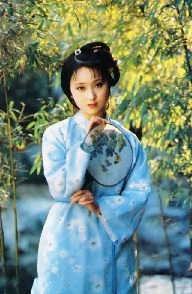 娟娟西月生蛾眉——月的诗意与文学中的美