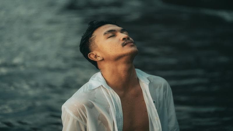 为什么闭上眼睛走路会东倒西歪？