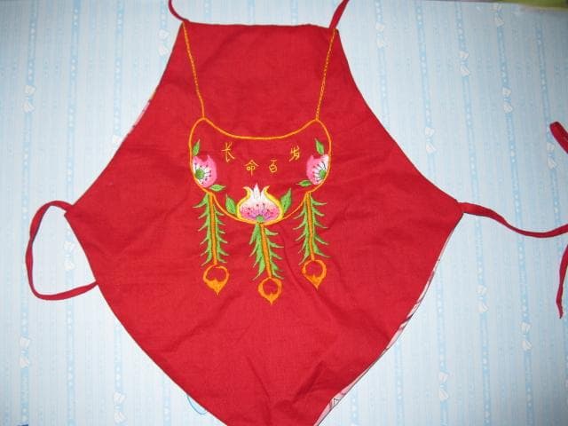 肚兜：中国传统服饰中的文化瑰宝
