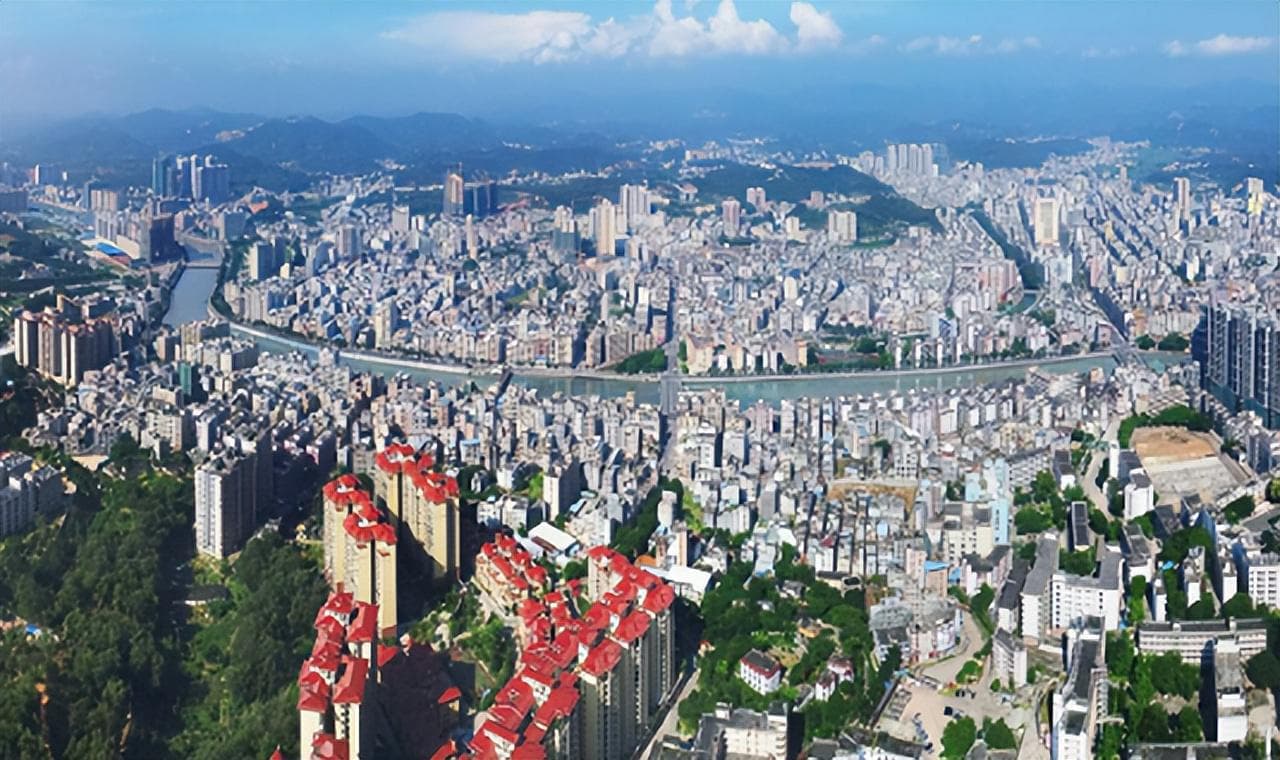 县城楼市开跌，三四线城市也不行了，房产回归水泥砖头的价值