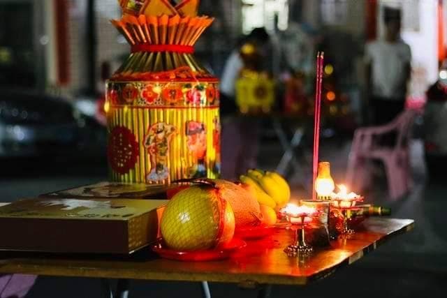 七月十五中元节，老人说记得祭祖烧纸，在哪烧?何时烧?都有说法
