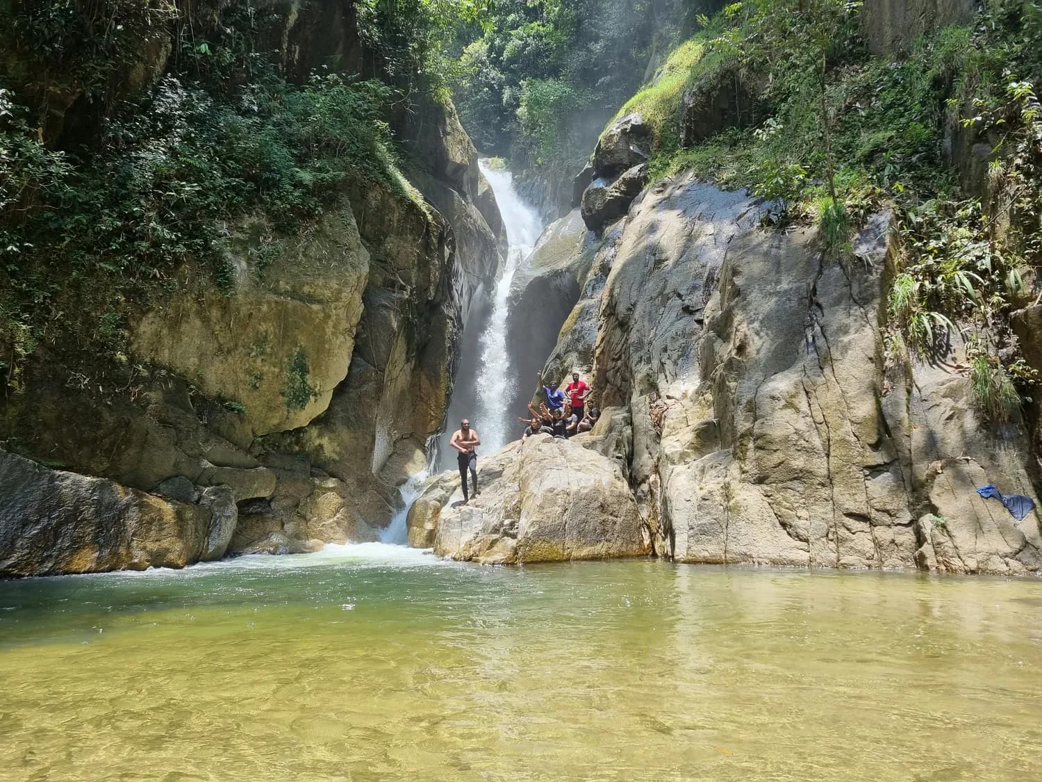 中坝大峡谷：石泉必打卡自然景观