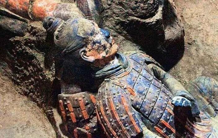 古代的盔甲，是用什么材料做的