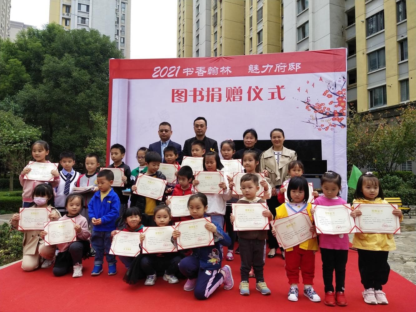 翰林府邸小区：架空层变身图书馆，党建引领基层治理显成效