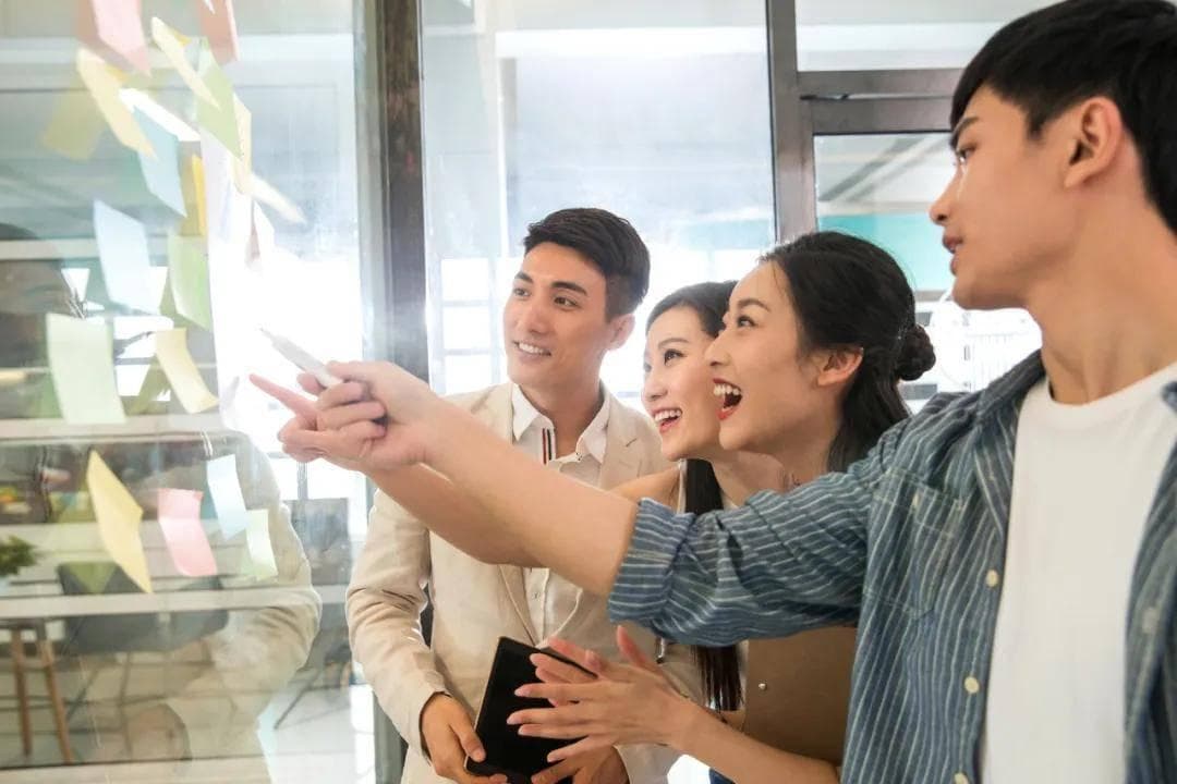 如何鼓励更多人参与志愿者活动？