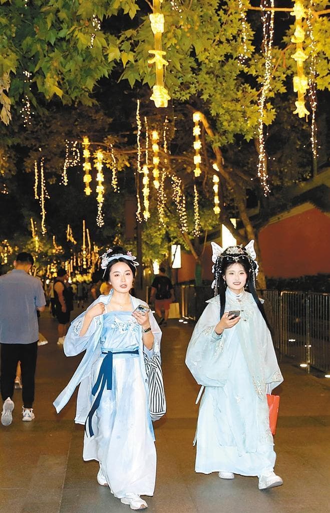 在名家心目中，找到体现西安的那首诗词