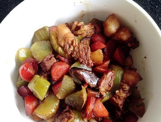烧肉炒红萝卜，美味又健康（快乐享受健康美食的秘诀）