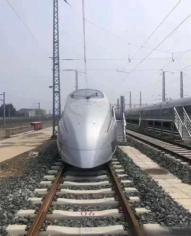 中国高铁向1000公里时速迈进：速度背后的创新、挑战与意义