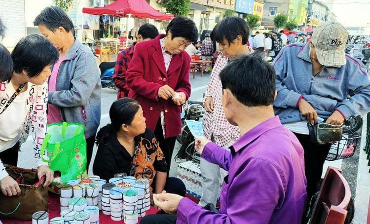 宁阳县蟋蟀市场交易：虫鸣中的商机与文化传承