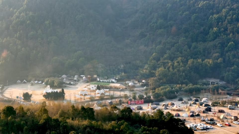 “露营风”催开市场繁花，雨花借“绿心”打造文旅新典范