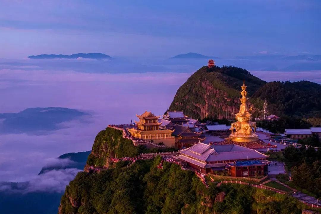 暑期游乐山 | 没想到！雨季里还有这么好看的峨眉山