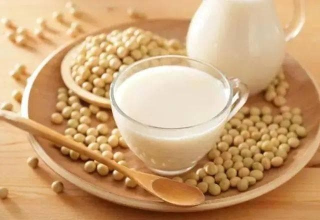 常喝“豆浆”好处多多，但这4类人或不适合喝豆浆，建议了解