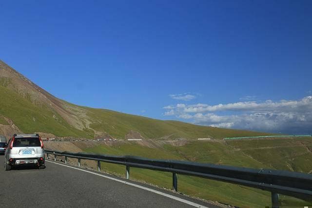 6-9月游独库公路：最佳季节与必备装备指南