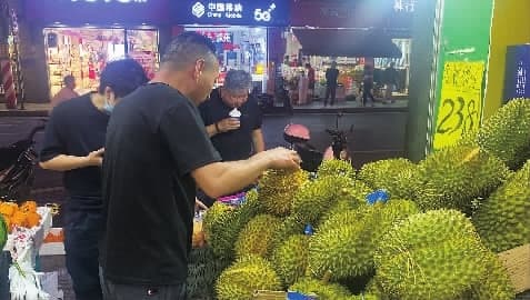 “水果之王”大降价，榴莲自由要来了吗