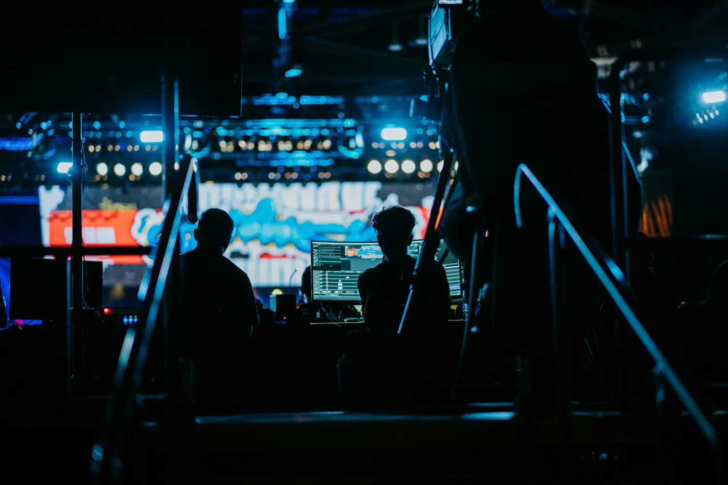 EDG、NOVA强强联手，助推《暗区突围》电竞赛事升级