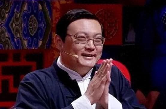 “一代名嘴”梁宏达：从爆火到消失8年，他到底走错了哪一步？
